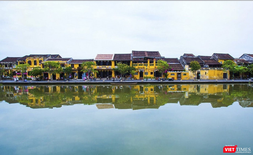 Một góc đô thị cổ Hội An bên dòng sông Hoài (ảnh Hồ Xuân Mai)