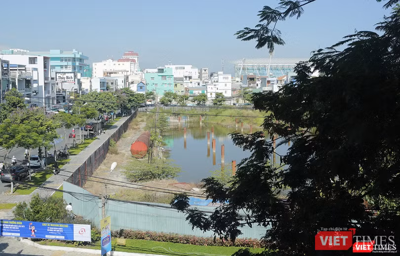 Dự án Khu phức hợp cao cấp thương mại, văn phòng, khách sạn và chung cư cao cấp Golden Square (của Công ty CP Địa ốc Đông Á); Dự án Đà Nẵng Center (Công ty CP Địa ốc Vũ Châu Long);…