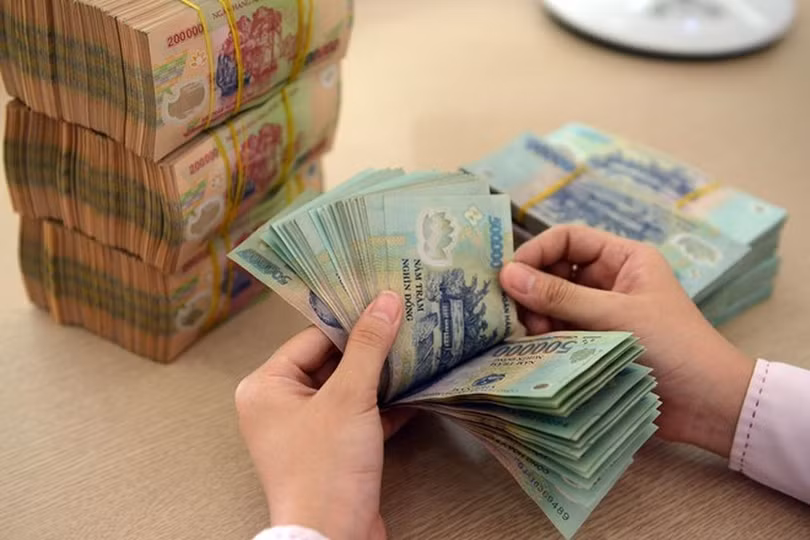 Trong khi mức thưởng Tết cao nhất thuộc về DN cổ phần có vốn góp của Nhà nước với 300.000.000 đồng/người, thì tại DN dân doanh mức thưởng chỉ 100.000 đồng/người.