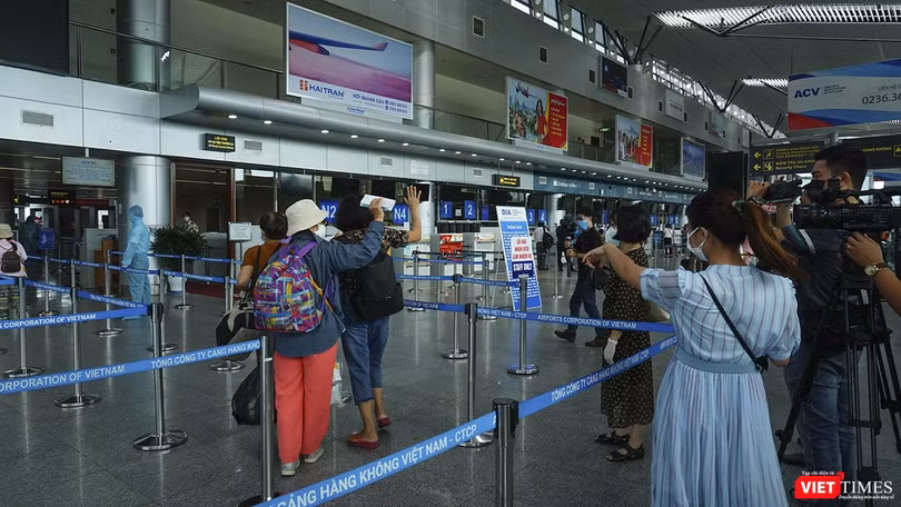 Sân bay Đà Nẵng tăng cường công tác phòng, chống dịch COVID-19 với quy định "5K"