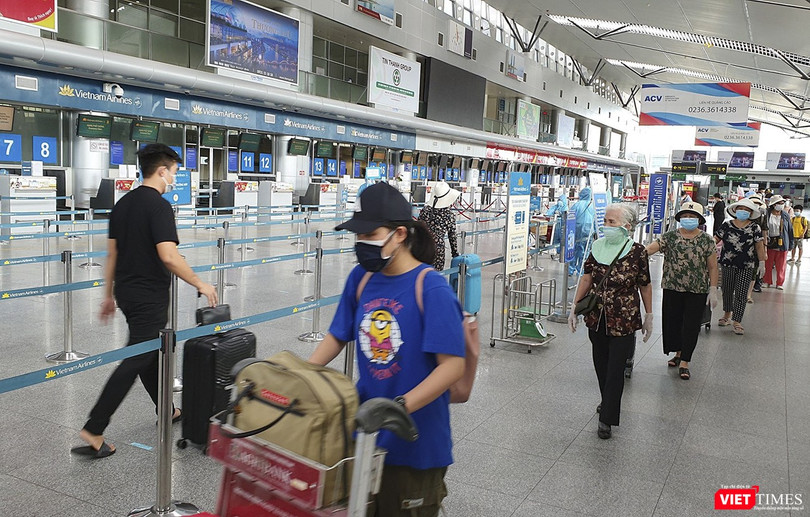 Du khách mắc kẹt tại Đà Nẵng do dịch COVID-19 được bố trí máy bay rời Đà Nẵng trở về quê.