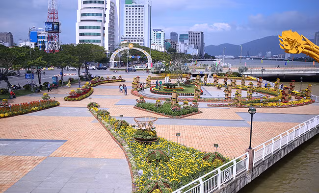 VietTimes, sáng 30 Tết, Đinh Dậu 2017, Đà Nẵng, đường hoa, Bạch Đằng