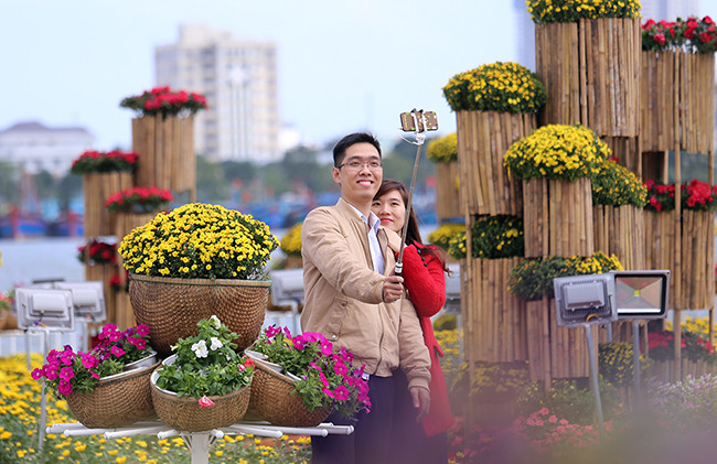 VietTimes, sáng 30 Tết, Đinh Dậu 2017, Đà Nẵng, đường hoa, Bạch Đằng