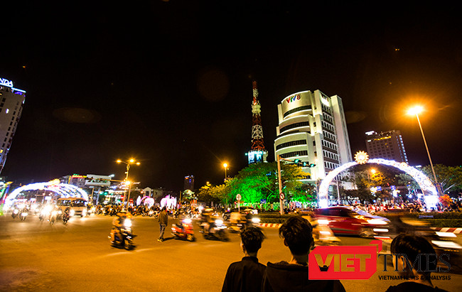 VietTimes, Tết cổ truyền, Đinh Dậu, đêm 30 Tết, Đà Nẵng, Bí thư, Nguyễn Xuân Anh, lung linh