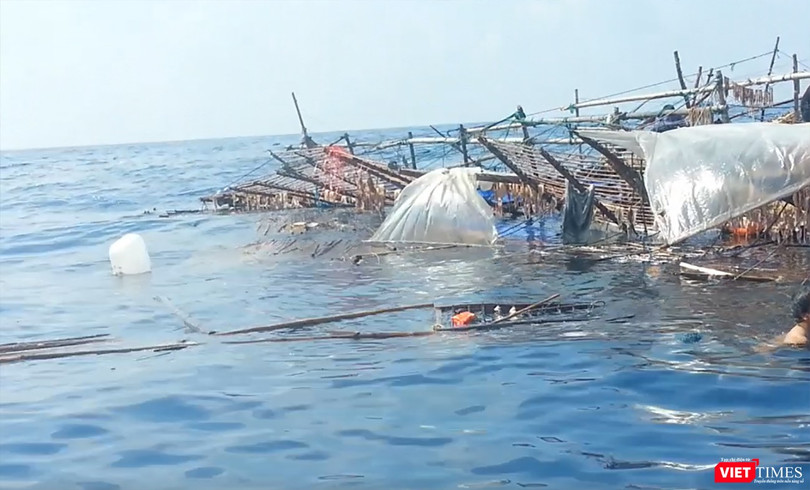 Tàu cá ngư dân bị chìm trên biển