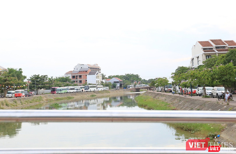 Hai bên sông Hoài, ken dày ô tô