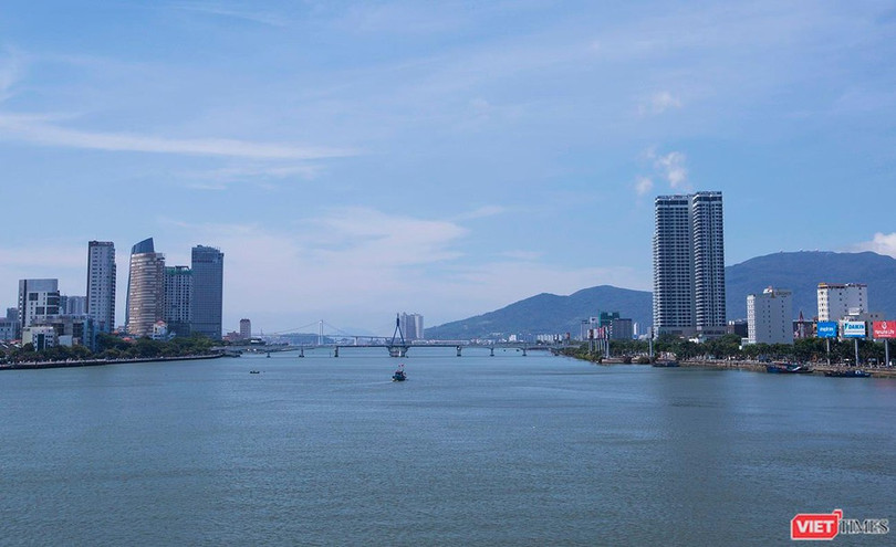 TP Đà Nẵng nhìn từ sông Hàn