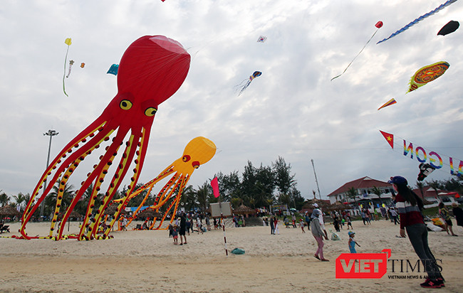 Ảnh: Ngắm những cánh diều tại Festival Diều quốc tế Quảng Nam năm 2017 ảnh 2