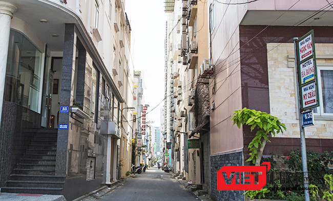 Những khách sạn nhỏ mọc "chi chít" trong một tuyến đường nhỏ ven biển thuộc khu vực phường Phước Mỹ (quận Sơn Trà, Đà Nẵng) được ví như "vết xe đổ" mà TP HCM từng vấp phải.