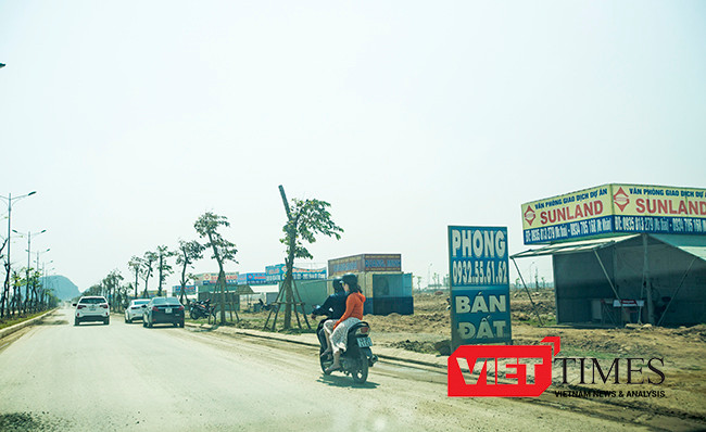 Tiếp nối sự "nhảy múa" vào thời điểm cuối năm 2016, thị trường BĐS Đà Nẵng đang bị "đốt nóng" bởi sản phẩm đất nền, cùng những chiêu thức "lướt sóng" và diễn biến khó lường!