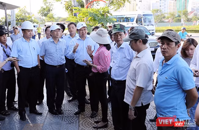 Tại hiện trường kiểm tra công tác chuẩn bị APEC, Chủ tịch UBND TP Đà Nẵng Huỳnh Đức Thơ yêu cầu các ngành, các cấp, các quận huyện vận động các tầng lớp nhân dân cùng chung tay để sự kiện APEC diễn ra thành công