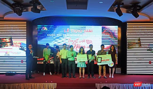 Sáng 8/10, Sở Du lịch Đà Nẵng đã tổ chức trao giải thưởng Cuộc thi trải nghiệm du lịch Đà Nẵng-“Tuyệt vời Đà Nẵng ơi” cho 3 đội có thành tích cao nhất gồm: Idiots, B-Waves và Speed up