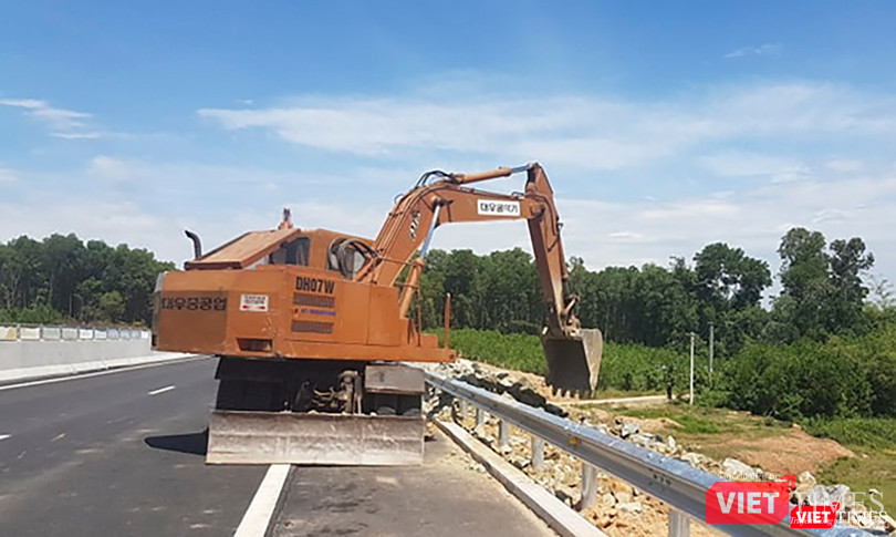 Phó Thủ tướng Chính phủ Trịnh Đình Dũng yêu cầu Bộ GTVT chỉ đạo chủ đầu tư khẩn trương hoàn thiện các công trình phụ trợ trên toàn tuyến để khi công trình đi vào hoạt động tạo ra sự hoạt động đồng bộ nâng cao hiệu quả sử dụng công trình