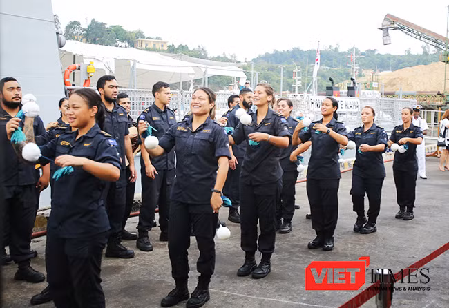 VietTimes, Hải quân Hoàng gia New Zealand, chiến hạm, HMZNS Te Kaha (F77), Cảng Tiên Sa, Đà Nẵng