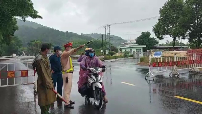 Chốt kiểm soát phòng dịch COVID-19 tại cửa ngõ ra vào TP Đà Nẵng