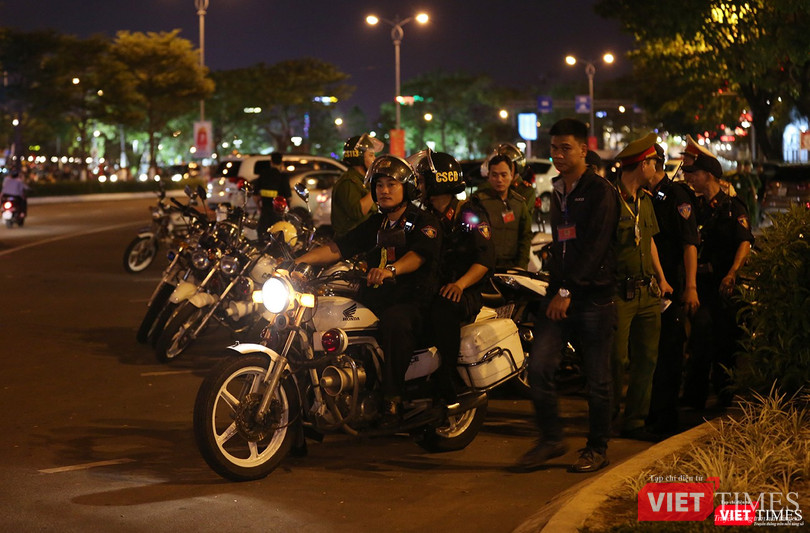 Lực lượng Công an TP Đà Nẵng ra quân trấn áp tội phạm, đảm bảo an toàn cho người dân du Xuân, đón Tết Lực lượng Công an TP Đà Nẵng ra quân trấn áp tội phạm, đảm bảo an toàn cho người dân du Xuân, đón Tết