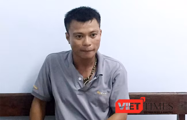 Nghi phạm Lê Tấn Tài tại cơ quan công an