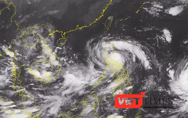 Trong 24 giờ tới, bão di chuyển theo hướng tây tây bắc, mỗi giờ đi được khoảng 20-25 km. 