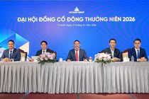 Nhà sáng lập, Chủ tịch Hội đồng chiến lược, ông Lương Trí Thìn (giữa)