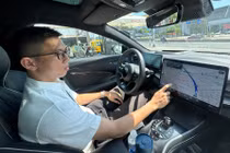 Anh Trương Vĩnh Phúc trước khi bắt đầu hành trình từ Bình Dương ra Hà Nội với BYD Seal. Ảnh: NVCC.