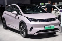 BYD Dolphin bản nâng cấp được giới thiệu tại triển lãm Thượng Hải hồi tháng 5 vừa qua. Ảnh: Paultan.