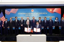 Tổng bí thư Tô Lâm chứng kiến lễ trao Hợp đồng cung cấp động cơ GTF và dịch vụ bảo dưỡng toàn diện cho tàu bay A321NEO và A321 XLR giữa VietjetAir (Việt Nam) và Pratt & Whitney. (Ảnh: TTXVN)