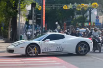 Bộ đôi Ferrari mui trần hàng hiếm của ông Đặng Lê Nguyên Vũ có gì đặc biệt?