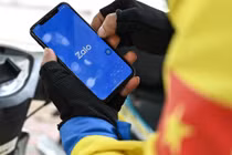 Người dùng Zalo có thể tự bảo vệ dữ liệu cá nhân bằng cách hạn chế lượng thông tin trao đổi qua nền tảng này. Ảnh: Getty.