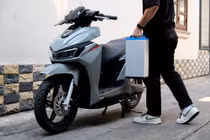 Khám phá xe điện đổi pin VinFast Viper vừa về đại lý