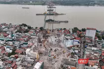 Nhiều căn nhà đã được tháo dỡ để phục vụ dự án xây dựng cầu Trần Hưng Đạo
