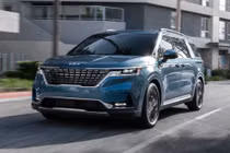 Kia Carnival đời 2022 - 2023 đang đối mặt với cáo buộc cửa trượt điện trên xe có thể gây nguy hiểm cho hành khách. Ảnh: Kia