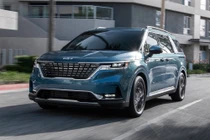 Kia Carnival đời 2022 - 2023 đang đối mặt với cáo buộc cửa trượt điện trên xe có thể gây nguy hiểm cho hành khách. Ảnh: Kia