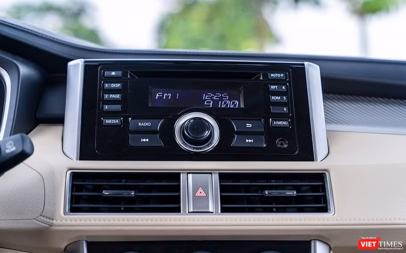 Dàn CD/FM/MP3 tích hợp kết nối AUX. Dàn CD/FM/MP3 tích hợp kết nối AUX.