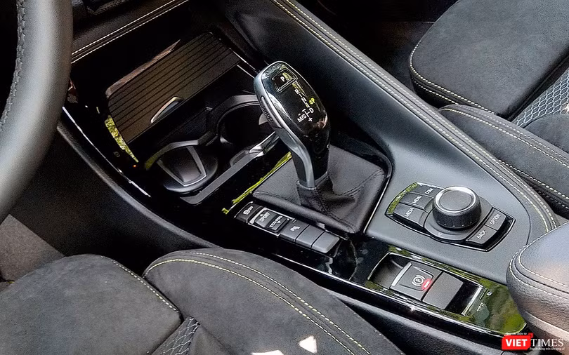 Thay vì sử dụng hộp số tự động dang cơ khí giống như X1, BMW X2 sử dụng loại hộp số tự động điện tử đã làm nên đặc trưng của thương hiệu BMW.