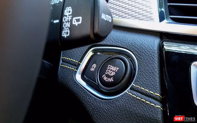 Hệ thống khởi động nút bấm Start/Stop và chế độ tự ngắt động cơ khi dừng xe trên BMW X2.