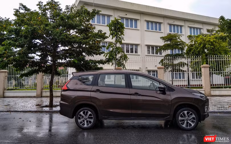 Thiết kế trụ D được sơn đen tạo hiệu ứng trần xe nổi, giúp Xpander trở nên hiện đại hơn. Thiết kế trụ D được sơn đen tạo hiệu ứng trần xe nổi, giúp Xpander trở nên hiện đại hơn.