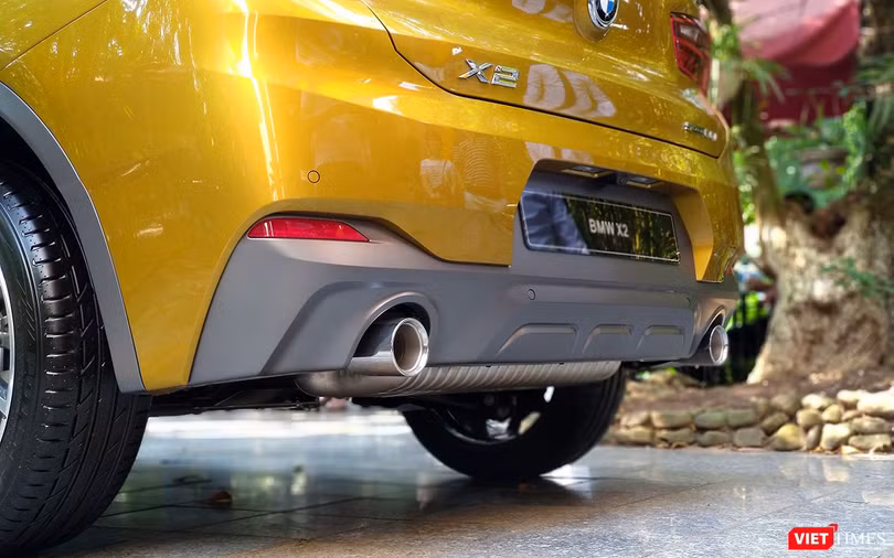 Tất cả các biến thể của động cơ 4 xi-lanh trên BMW X2 đều đi kèm bộ ống xả đôi với đường kính 90 mm mang đến cái nhìn cực kỳ thể thao và mạnh mẽ.