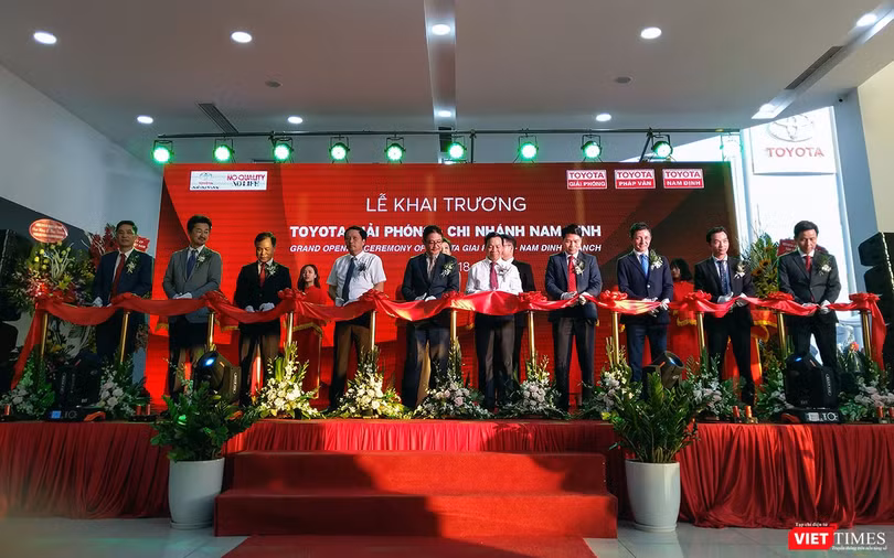 Lễ khai trương đại lý Toyota Giải Phóng - chi nhánh Nam Định có sự tham gia của đại diện Toyota Việt Nam và các lãnh đạo của thành phố Nam Định.