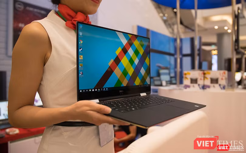 Dell XPS 15 9575 là mẫu laptop 15 inch 2 trong 1 mỏng nhất thế giới . Dell XPS 15 9575 là mẫu laptop 15 inch 2 trong 1 mỏng nhất thế giới .