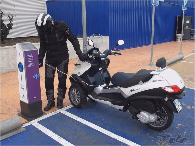 Trước khi mẫu xe máy điện Vespa Elettrica xuất hiện, Piaggio cũng đã phát triển nhiều phương tiện hướng tới thân thiện môi trường. Trước khi mẫu xe máy điện Vespa Elettrica xuất hiện, Piaggio cũng đã phát triển nhiều phương tiện hướng tới thân thiện môi trường.