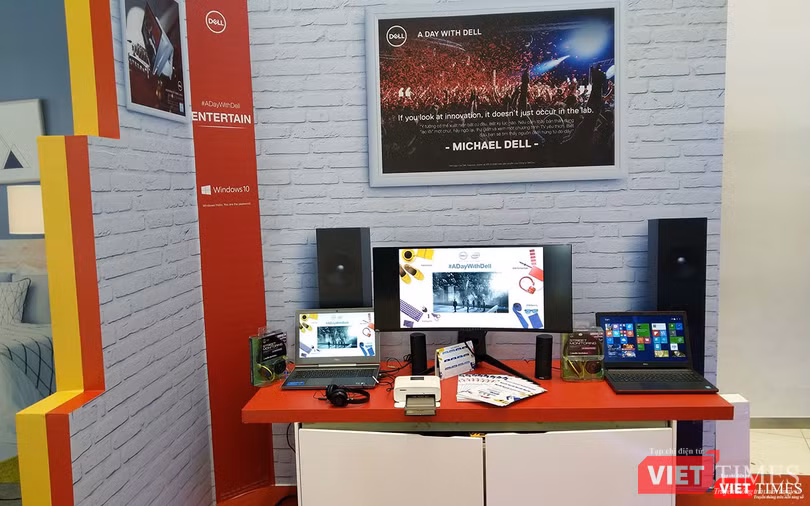 Khu vực Dell Entertain trưng bày những sản phẩm với trải nghiệm về âm thanh và màn hình Khu vực Dell Entertain trưng bày những sản phẩm với trải nghiệm về âm thanh và màn hình