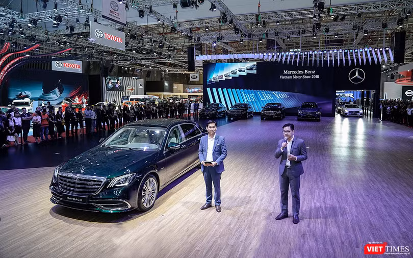 Mercedes-Maybach S560 4MATIC là nhân vật chính trên sân khấu toàn ngôi sao. (Ảnh: Ngô Minh) Mercedes-Maybach S560 4MATIC là nhân vật chính trên sân khấu toàn ngôi sao. (Ảnh: Ngô Minh)