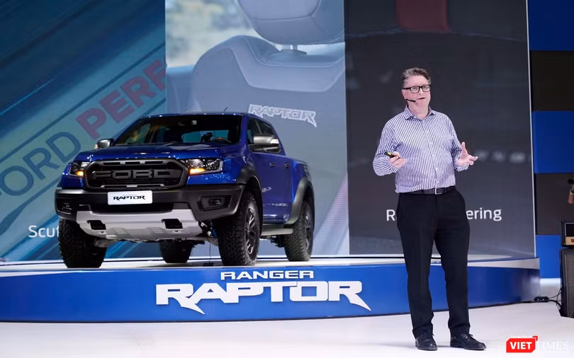 Ông Damien Ross, Kỹ sư trưởng - Chương trình Ranger Raptor chia sẻ về các tính năng nổi bật của mẫu xe này.