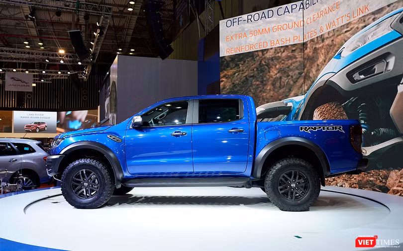 Ranger Raptor được trang bị bộ lốp địa hình chuyên dụng của thương hiệu BF Goodrick.