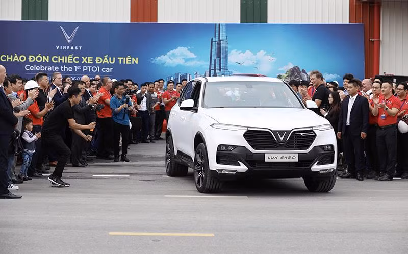 Những chiếc xe VinFast đầu tiên sẽ được gửi tới nhiều nước để thử nghiệm trước khi chính thức được bán ra thị trường. Những chiếc xe VinFast đầu tiên sẽ được gửi tới nhiều nước để thử nghiệm trước khi chính thức được bán ra thị trường.