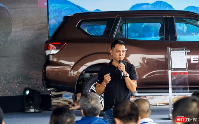 Anh Nguyễn Hồng Vinh - đại diện ban tổ chức chương trình giới thiệu một số tính năng quan trọng của Nissan Terra sẽ được thể hiện trong các bài thử nghiệm.