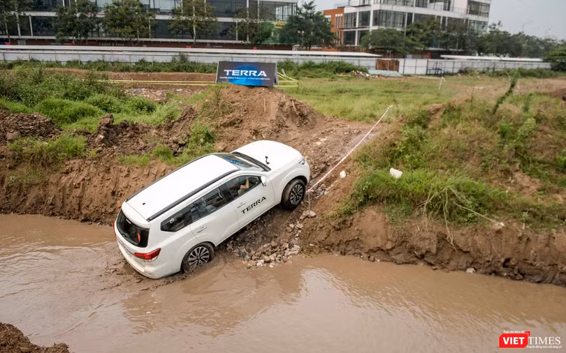 Nhìn có vẻ đơn giản nhưng không nhiều người có thể lên dốc ngay từ cú nhấn ga đầu tiên.