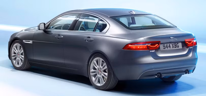 Jaguar XE mới và cũ: Hãy xem những khác biệt! ảnh 6