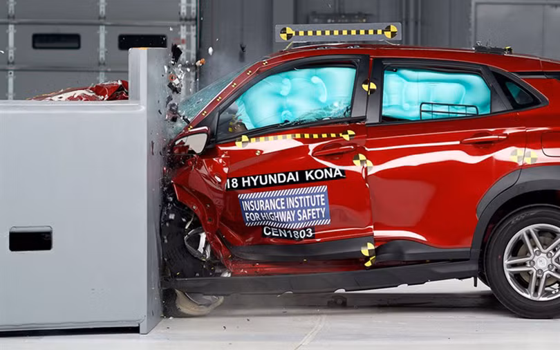 Hyundai Kona từng bị IIHS đánh giá là có hệ thống chiếu sáng chưa đạt chuẩn "Tốt" nhưng cuối cùng chiếc xe này đã có kết quả tốt khi lọt vào danh sách Top Safety Pick+ 2019. Hyundai Kona từng bị IIHS đánh giá là có hệ thống chiếu sáng chưa đạt chuẩn "Tốt" nhưng cuối cùng chiếc xe này đã có kết quả tốt khi lọt vào danh sách Top Safety Pick+ 2019.