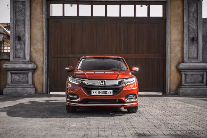 Phải tìm mỏi mắt mới thấy một chiếc Honda HR-V chạy trên đường phố Việt. Phải tìm mỏi mắt mới thấy một chiếc Honda HR-V chạy trên đường phố Việt.
